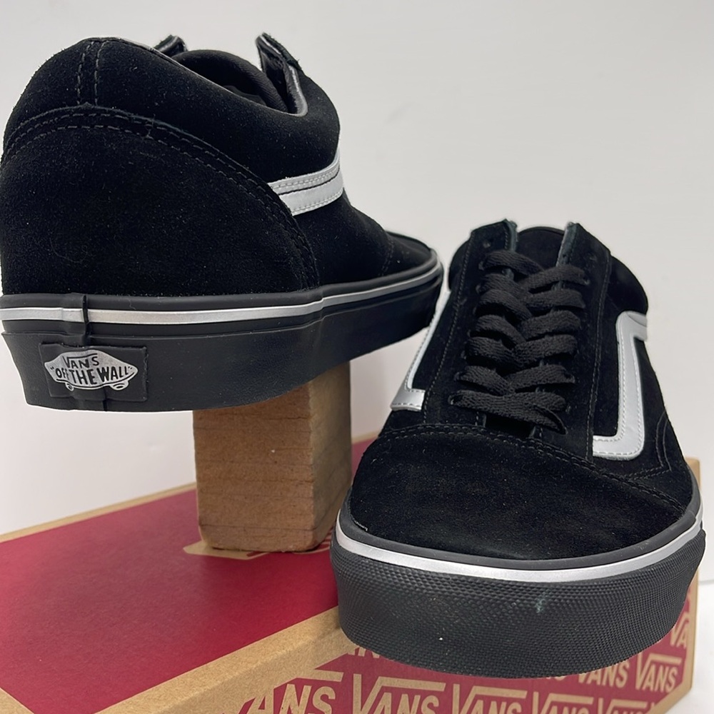 Vans Men’s Black and White Sneakers Old Skool
Metallic Black
VN000CT8BMA - Picture 8 of 16